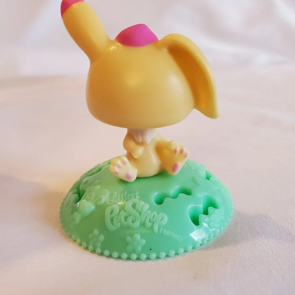 Littlest Pet Shop Bunny Rabbit Figure Yellow Green Bobble Head - McDonald's 2011